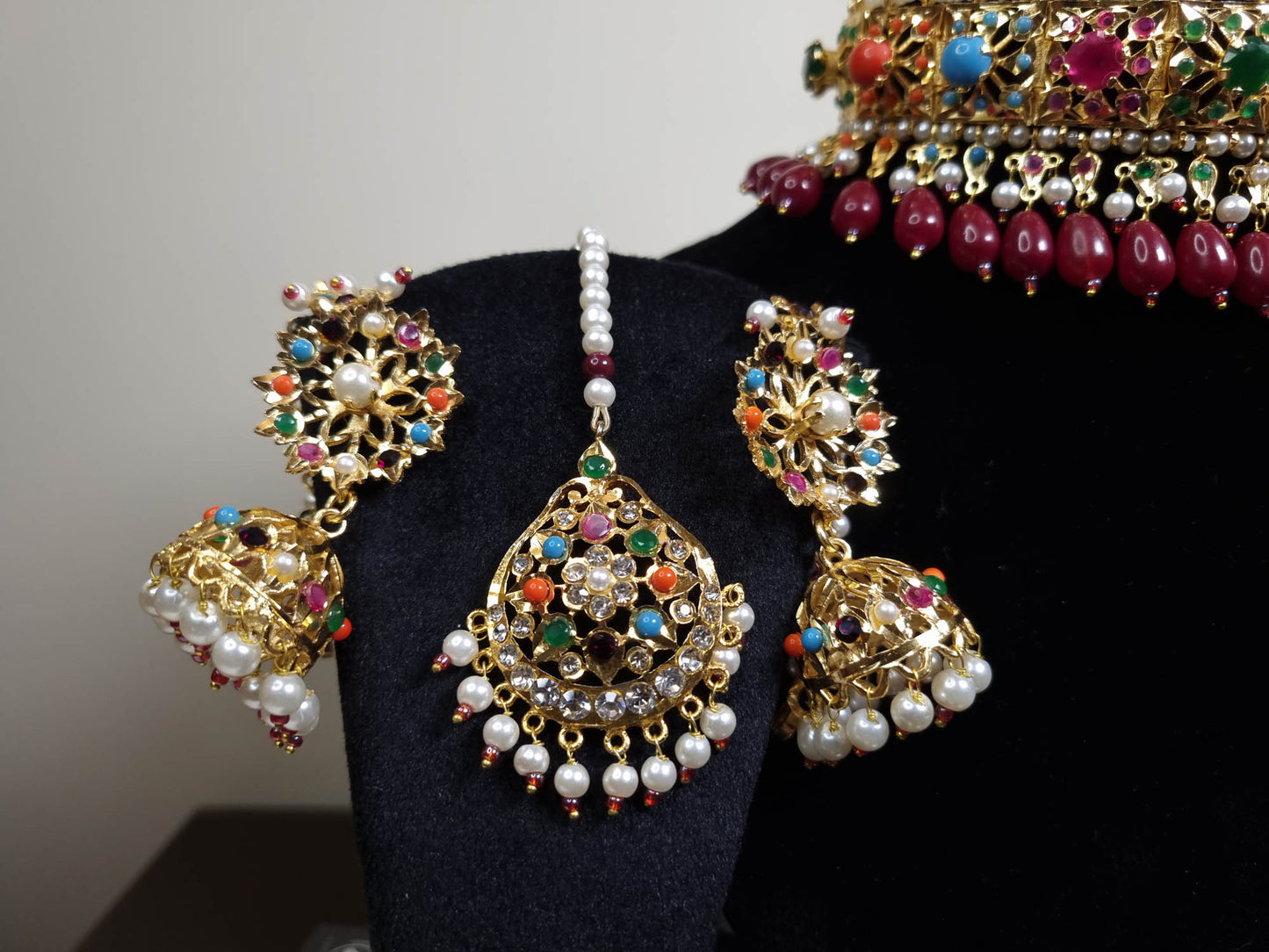 Shahi Aura Naurattan Choker Set with Tikka