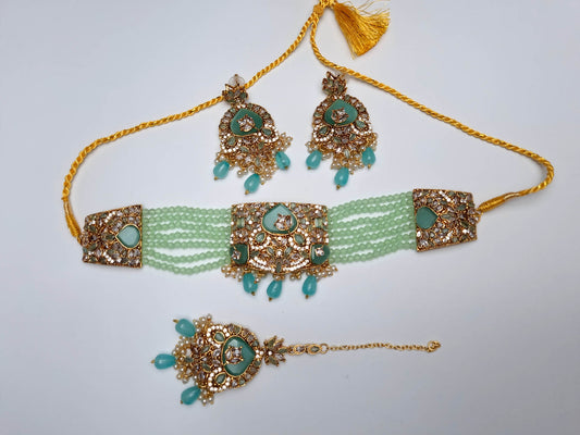 Emerald Pearl Blossom Choker Set with Tikka